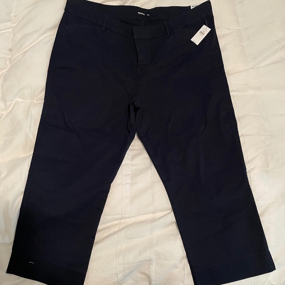 NWT Old Navy Pixie Crop Mid-Rise Chinos